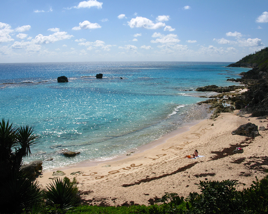 Le sable rose et l'eau turquoise des Bermudes >>>